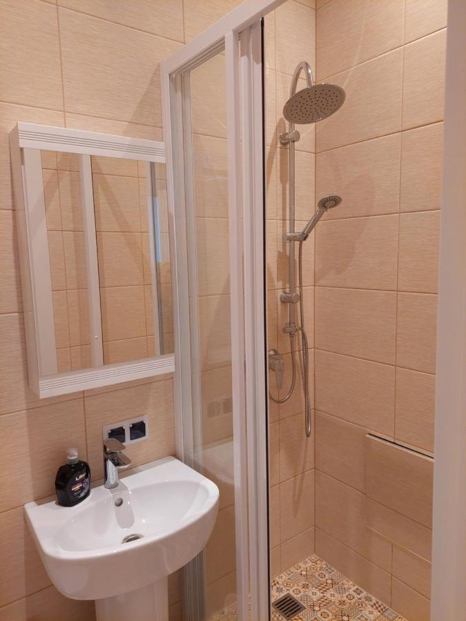 Cosy One Seperate Bedroom Apartment In City Center, Perfect For Family Trip. Riga Exterior photo